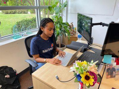 Federal work-study student MIeraf Tes首页 does work on a laptop for her employer, Card Isle.